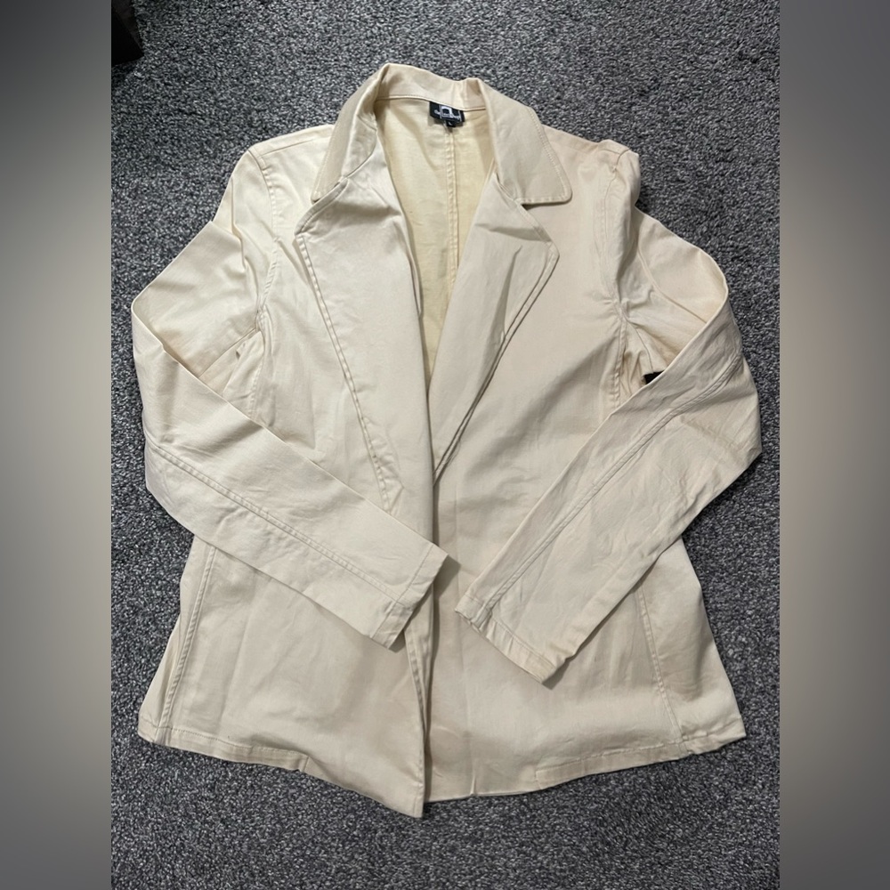 The black shop coat